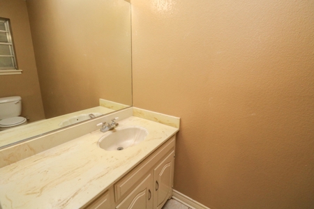 SUPER SPACIOUS HOME w/SUNROOM AND BASEMENT! In Littlefield! - image 23