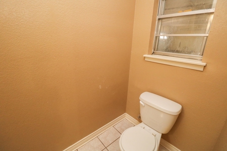 SUPER SPACIOUS HOME w/SUNROOM AND BASEMENT! In Littlefield! - image 24