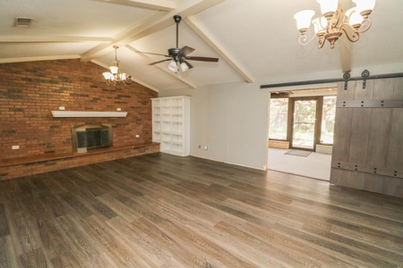 SUPER SPACIOUS HOME w/SUNROOM AND BASEMENT! In Littlefield! - image 14