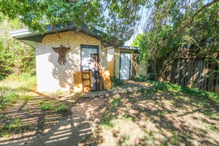 SUPER SPACIOUS HOME w/SUNROOM AND BASEMENT! In Littlefield! - image 21