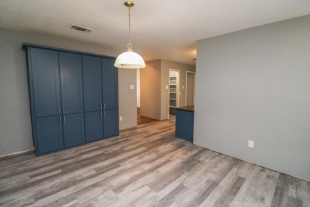 SUPER SPACIOUS HOME w/SUNROOM AND BASEMENT! In Littlefield! - image 13