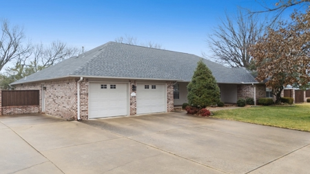 Pryor, OK Home in Town For Sale - image 4