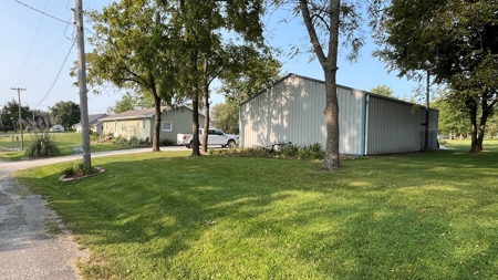 Ranch Home on Small Acreage - image 9
