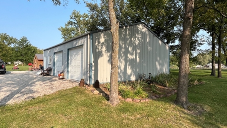 Ranch Home on Small Acreage - image 8