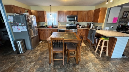 Ranch Home on Small Acreage - image 11