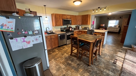 Ranch Home on Small Acreage - image 12