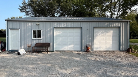 Ranch Home on Small Acreage - image 6