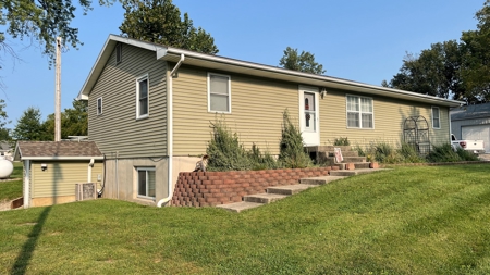 Ranch Home on Small Acreage - image 2