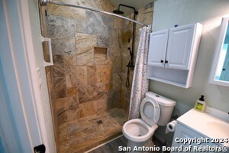 House for Sale in Floresville - image 9
