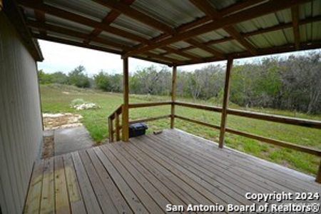 House for Sale in Floresville - image 11