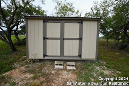 House for Sale in Floresville - image 13