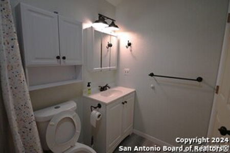 House for Sale in Floresville - image 10