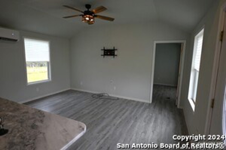 House for Sale in Floresville - image 5