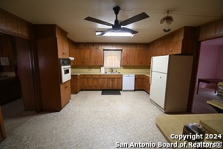 Investment Property For Sale in Floresville, Texas - image 4