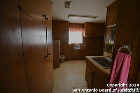 Investment Property For Sale in Floresville, Texas - image 14