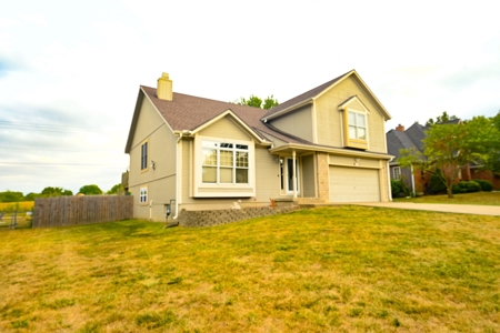 Home for Sale Harrisonville, MO - image 29