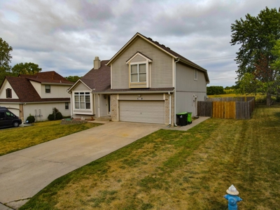 Home for Sale Harrisonville, MO - image 2