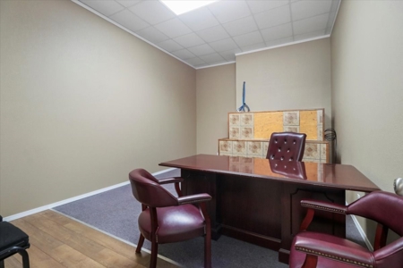Commercial Office Building - 1006 Nettleton Avenue, Thayer - image 11