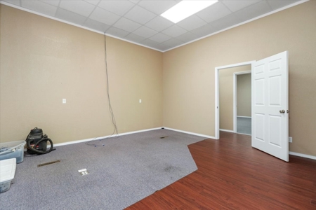 Commercial Office Building - 1006 Nettleton Avenue, Thayer - image 8
