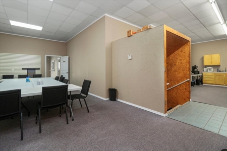 Commercial Office Building - 1006 Nettleton Avenue, Thayer - image 13