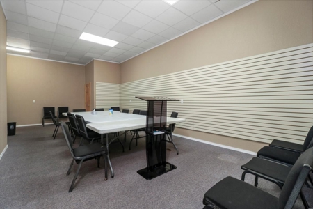 Commercial Office Building - 1006 Nettleton Avenue, Thayer - image 12