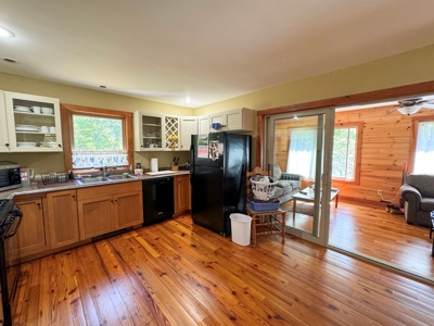 Charming Country Home - image 10