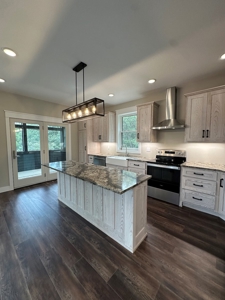 Custom-Built Lakefront Home for Sale by Owners-Move-In Ready - image 32