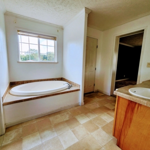 Beautiful Country Home for Sale Near Huntsville, MO - image 10
