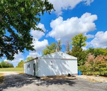 Beautiful Country Home for Sale Near Huntsville, MO - image 16