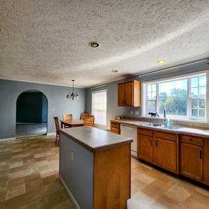Beautiful Country Home for Sale Near Huntsville, MO - image 3