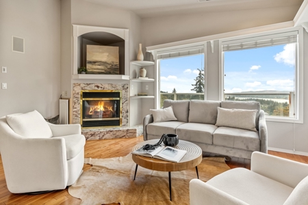 Stunning Columbia River Views with Multifamily Potential! - image 15
