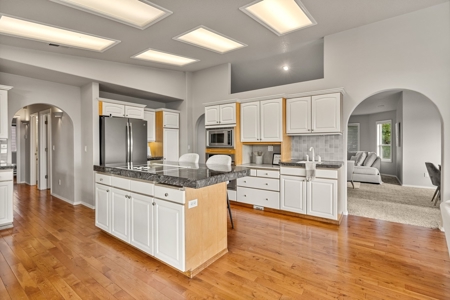 Stunning Columbia River Views with Multifamily Potential! - image 9