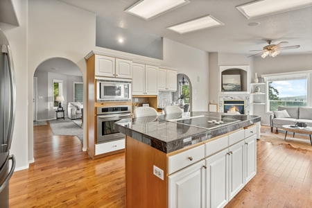 Stunning Columbia River Views with Multifamily Potential! - image 13