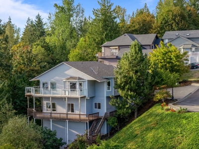 Stunning Columbia River Views with Multifamily Potential! - image 42