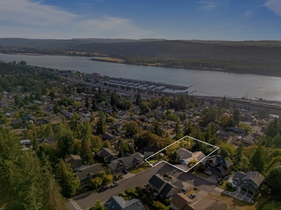 Stunning Columbia River Views with Multifamily Potential! - image 46