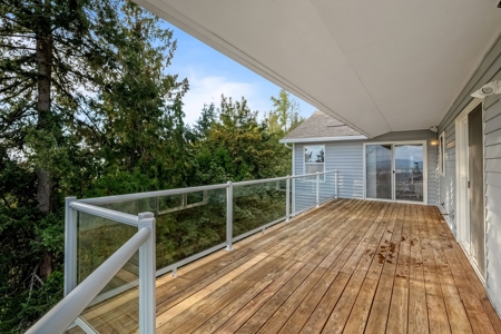 Stunning Columbia River Views with Multifamily Potential! - image 45