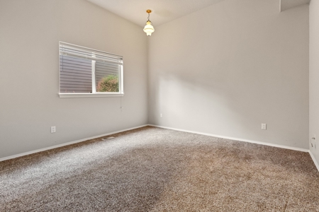 Stunning Columbia River Views with Multifamily Potential! - image 36