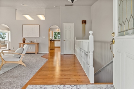 Stunning Columbia River Views with Multifamily Potential! - image 1