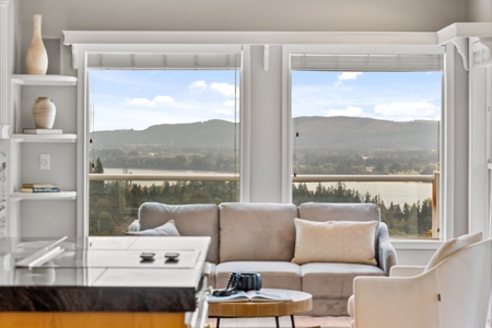 Stunning Columbia River Views with Multifamily Potential! - image 16