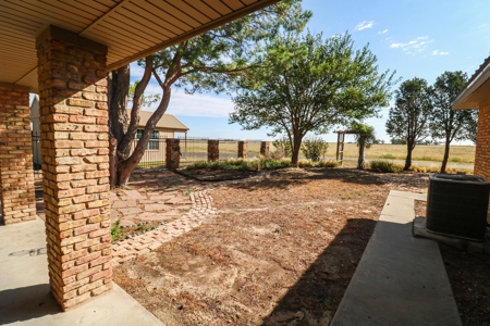 Beautiful Country Home In Lamb County - image 30