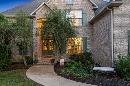 Country Home for Sale in Maury County, Tennessee - image 2