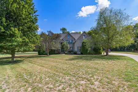 Country Home for Sale in Maury County, Tennessee - image 4