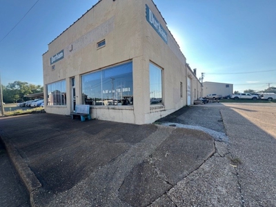 Versatile Commercial Building in Prime Downtown Location - image 8