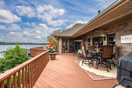 Lake Hamilton Waterfront Home - image 5