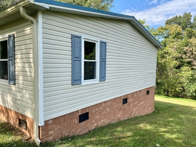 Fix it, Flip it or Make it Yours - 1999 Doublewide on 1 Acre - image 2