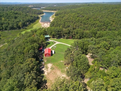 Bull Shoals Lake Front Log Cabin on 77 Acres in Pontiac, MO - image 21