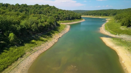 Bull Shoals Lake Front Log Cabin on 77 Acres in Pontiac, MO - image 23
