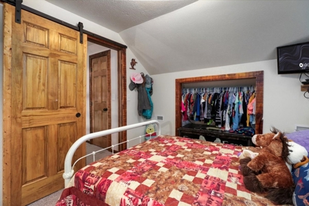 Bull Shoals Lake Front Log Cabin on 77 Acres in Pontiac, MO - image 17