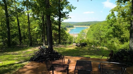 Bull Shoals Lake Front Log Cabin on 77 Acres in Pontiac, MO - image 2