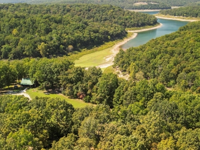 Bull Shoals Lake Front Log Cabin on 77 Acres in Pontiac, MO - image 3